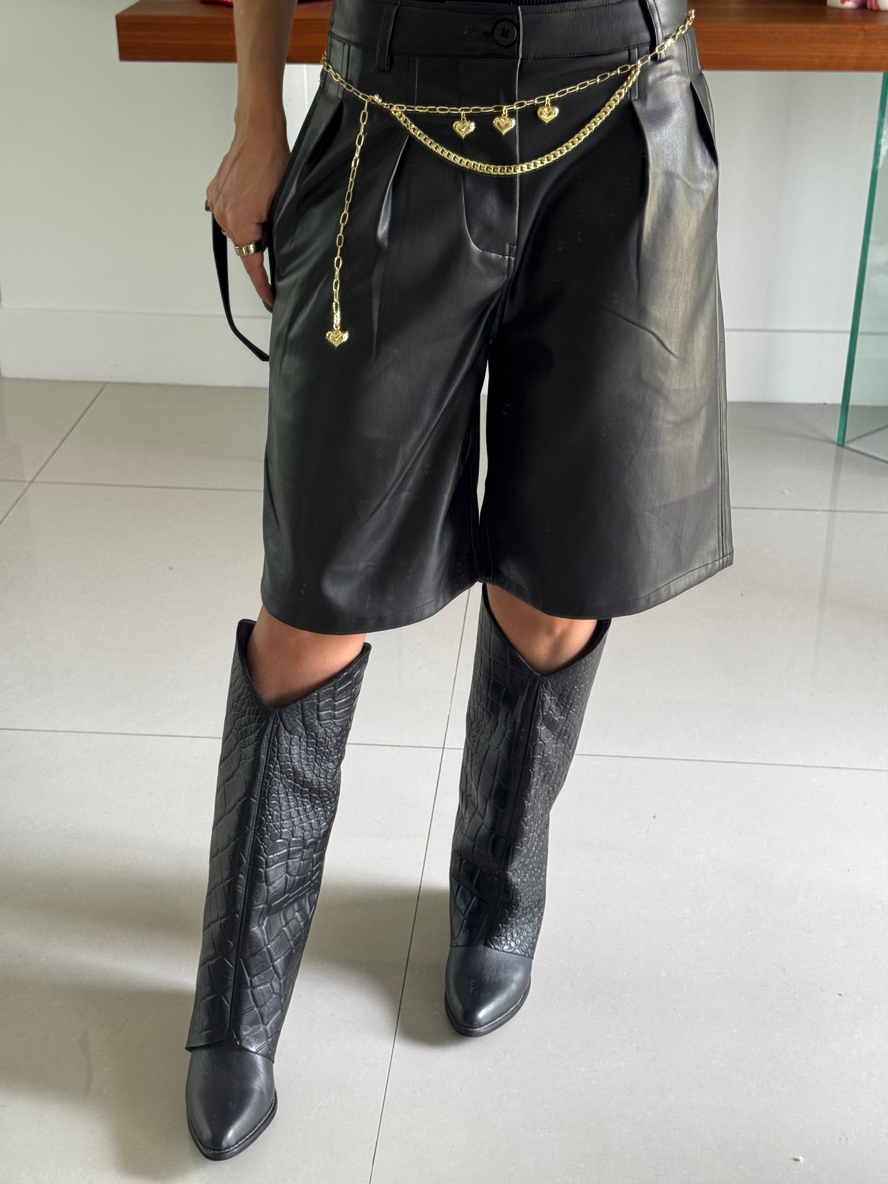 Short Cuero Black