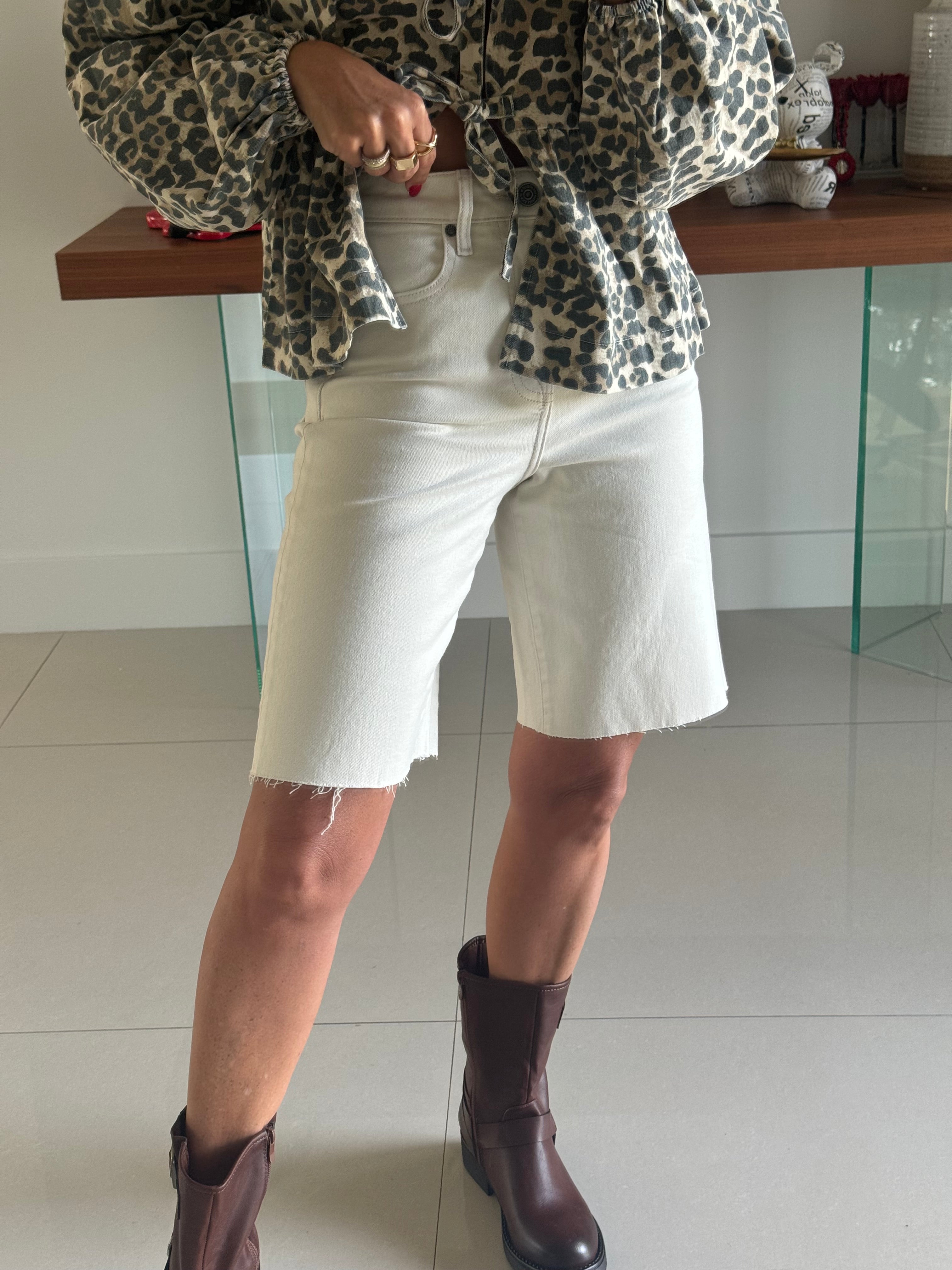 Short Off White