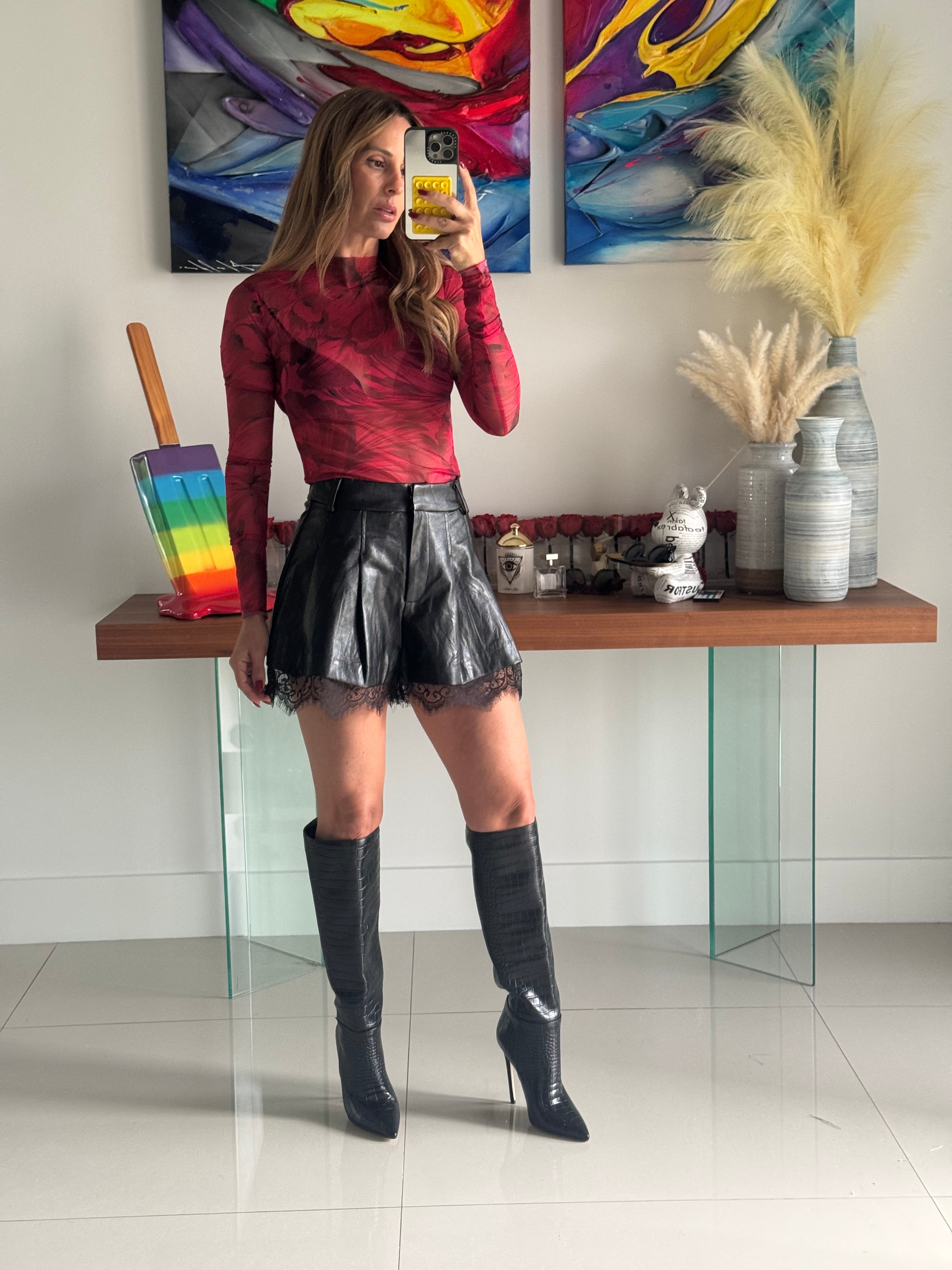 Short Cuero Borde