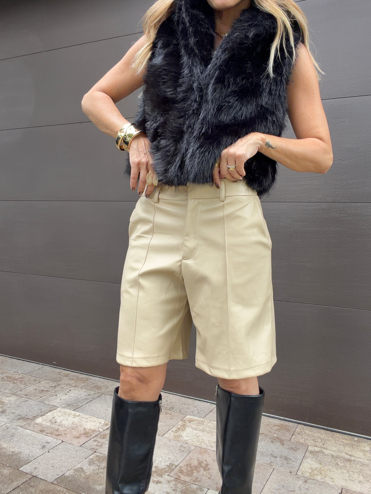 Short Cuero 9