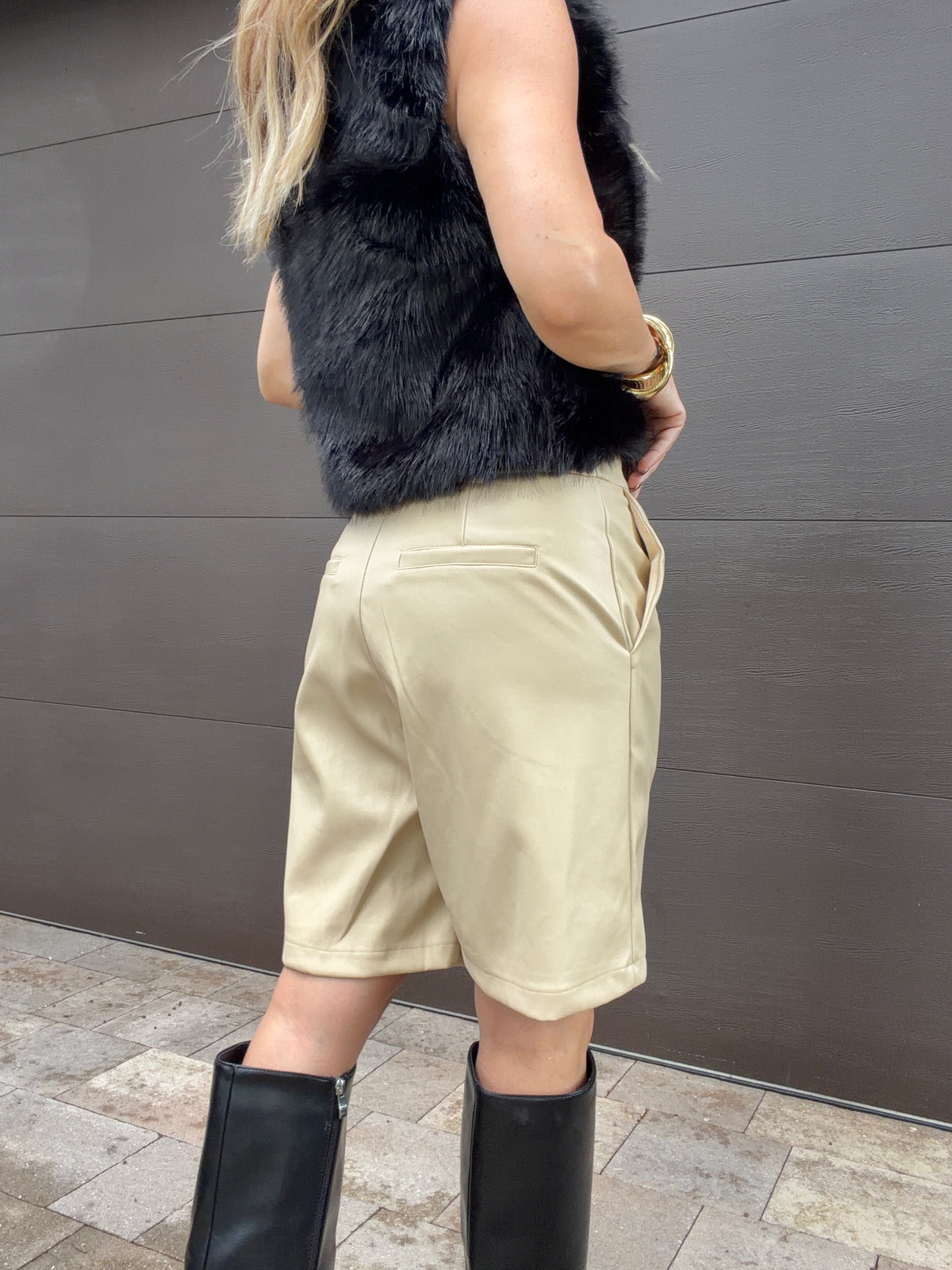 Short Cuero 9