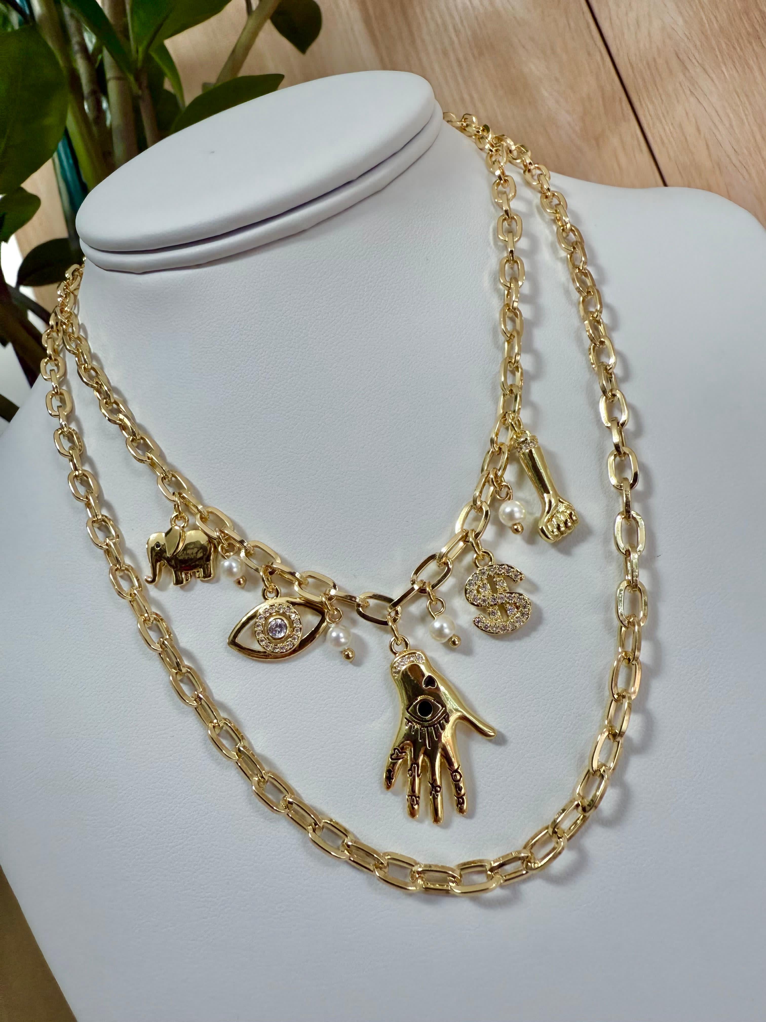 Collar Talismanes Dorados